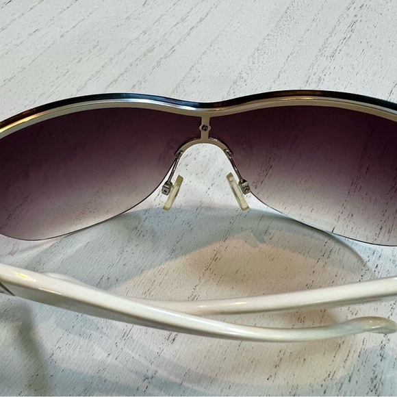 Jessica Simpson Sporty White Silver Wraparound Sunglasses EUC - Picture 6 of 12